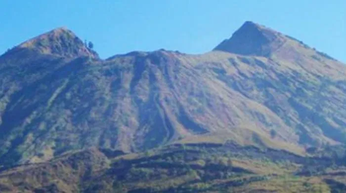 Gunung Bukit Raya (2.278 m), duduki peringkat pertama dari 50 gunung tertinggi di pulau Kalimantan.