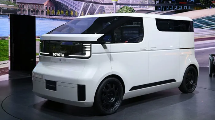 Dalam Gelaran Japan Mobility Show 2023 Toyota Memamerkan Konsep Kayoibako EV