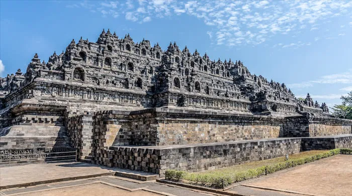 Borobudur adalah bukti megah arsitektur Buddha Mahayana dan menjadi titik kebanggaan bagi Indonesia dan dunia, candi ini terletak di terletak di Magelang, Jawa Tengah. foto: pexels