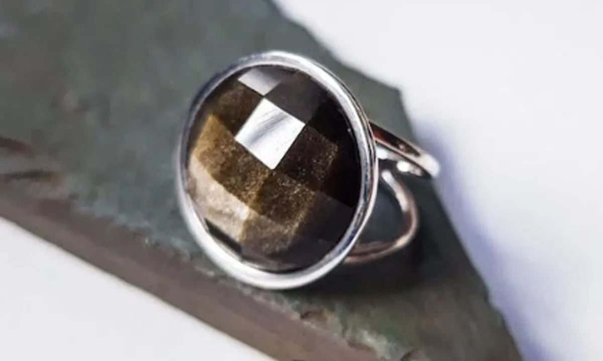 Berdasarkan ramalan weton primbon jawa, pemilik weton senin pon cocok menggunaan 4 jenis batu permata. foto: pexels