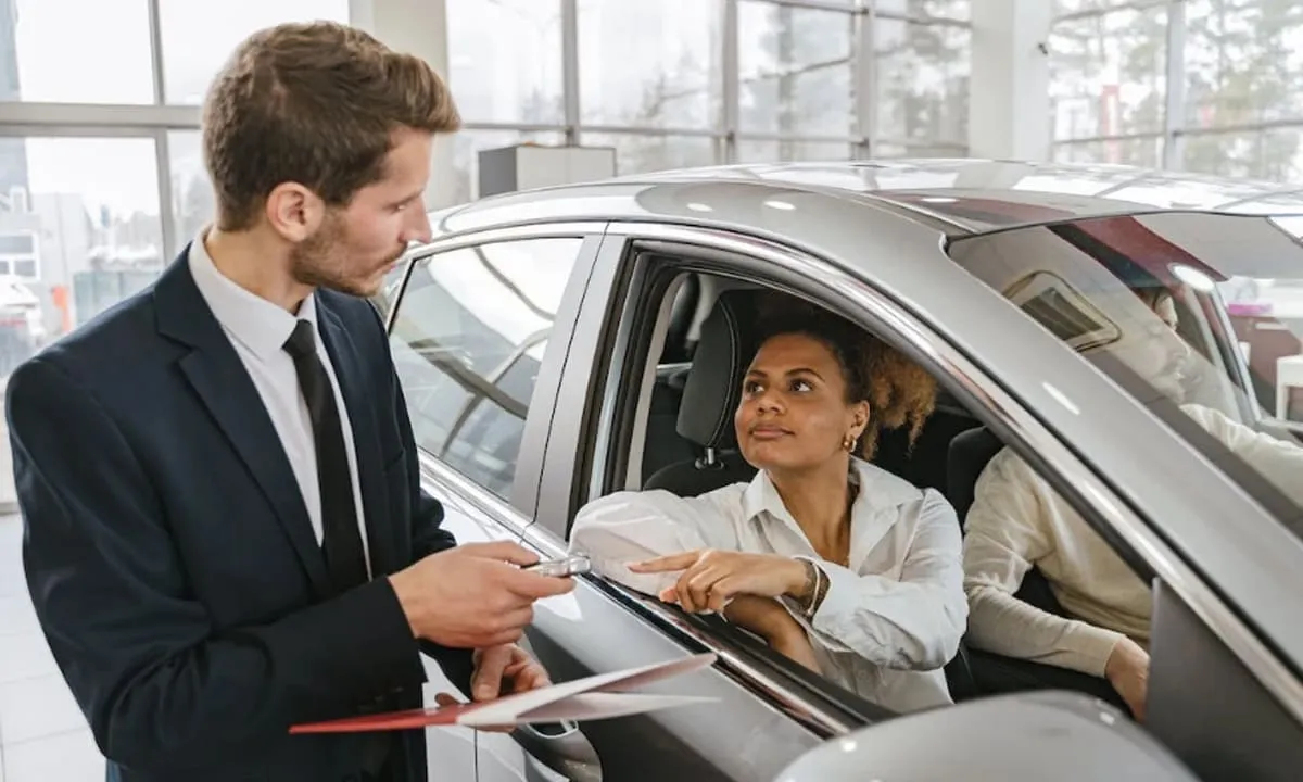 8 tips pintar yang wajib diketahui sebelum beli mobil baru. foto: pexels