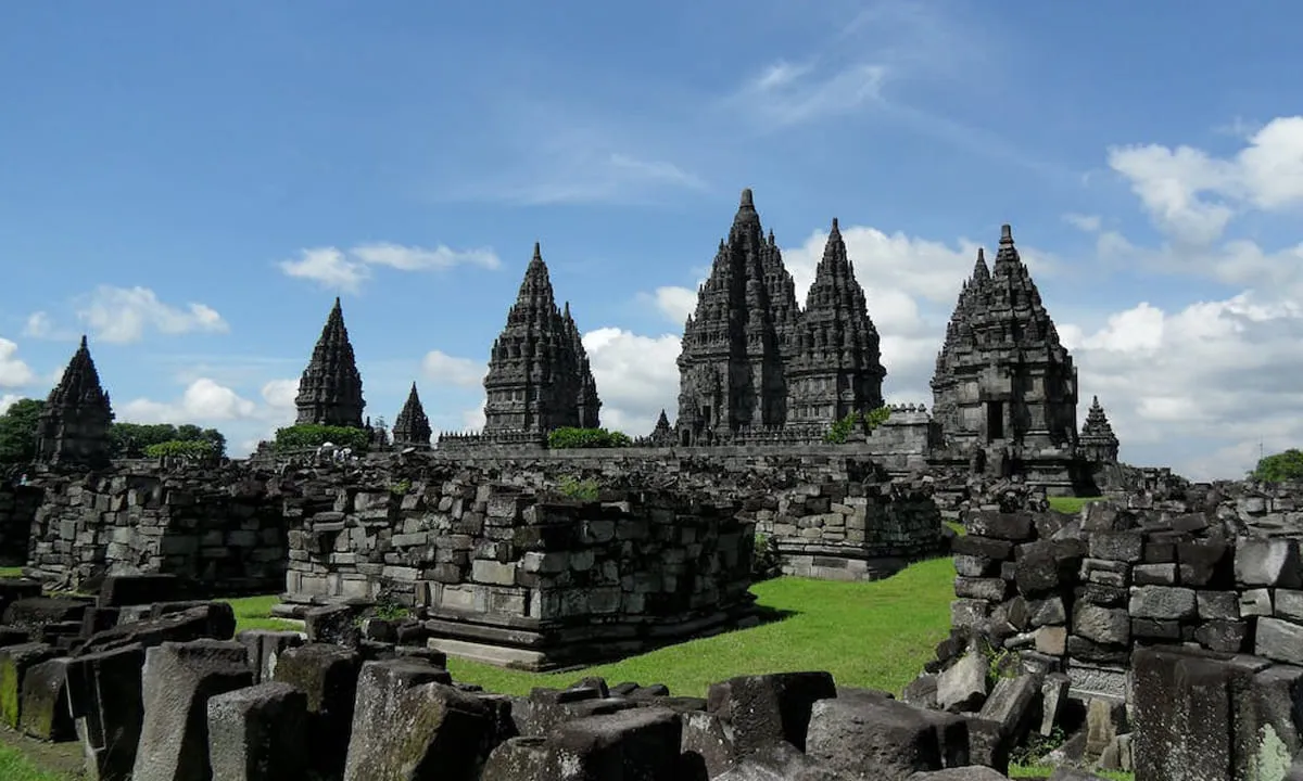 Candi Prambanan, Wisata terkenal di dunia kebanggaan Indonesia. foto: pexels