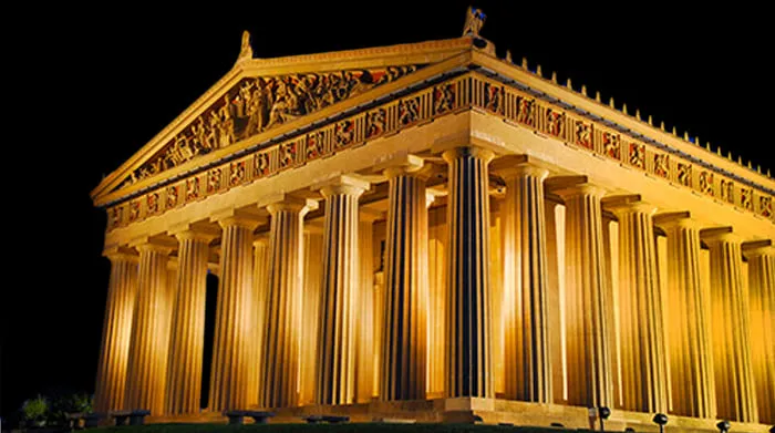 The Parthenon, yang terletak di Nashville, Tennessee sebuah replika yang sangat akurat dari kuil klasik Yunani yang terkenal di Akropolis, Athena.