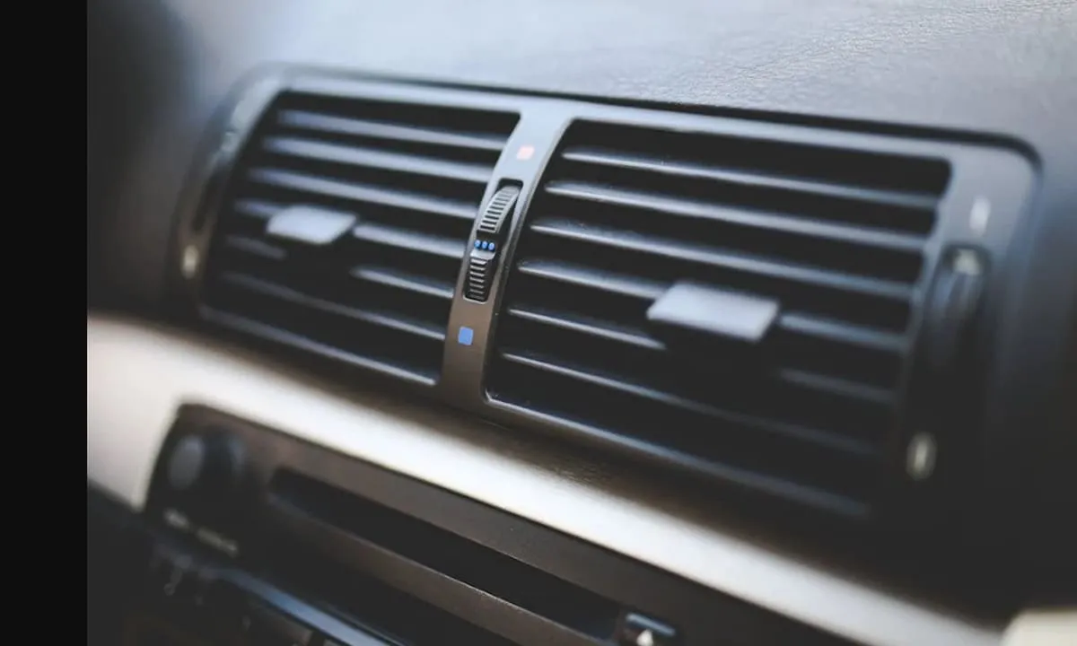 Saat cuaca panas ac mobil sangat penting, lakukan beberapa Cara ini agar membuat AC mobil tetap dingin meskipun di tengah teriknya matahari. foto: pexels