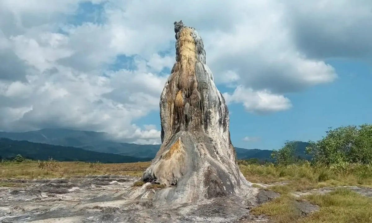 Watu Rombang Tanah Dereng, Labuan Bajo, meskipun belum terkenal namun keindahannya sangat menakjubkan. foto:dok/fb