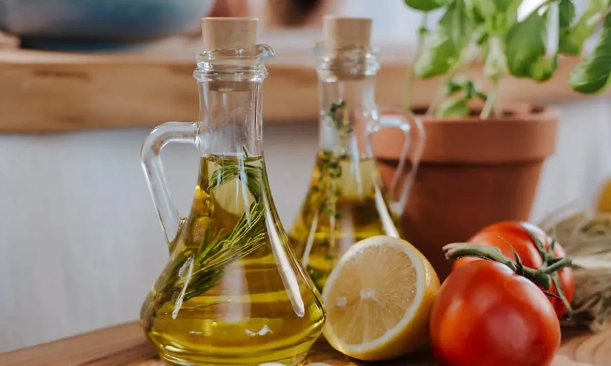 Salah satu kunci Diet Mediterania yang Menyehatkan adalah dengan Minyak Zaitun. foto: pexels