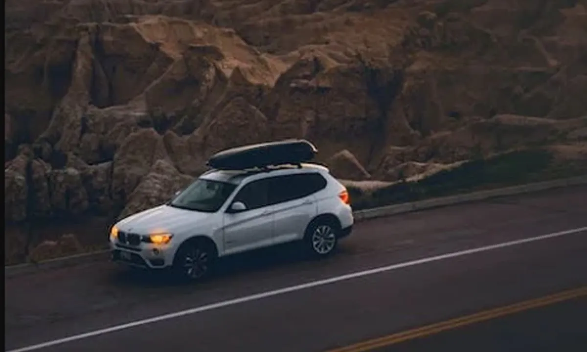 Periksa beberapa hal penting agar perjalanan liburan aman dan lancar. foto: pexels