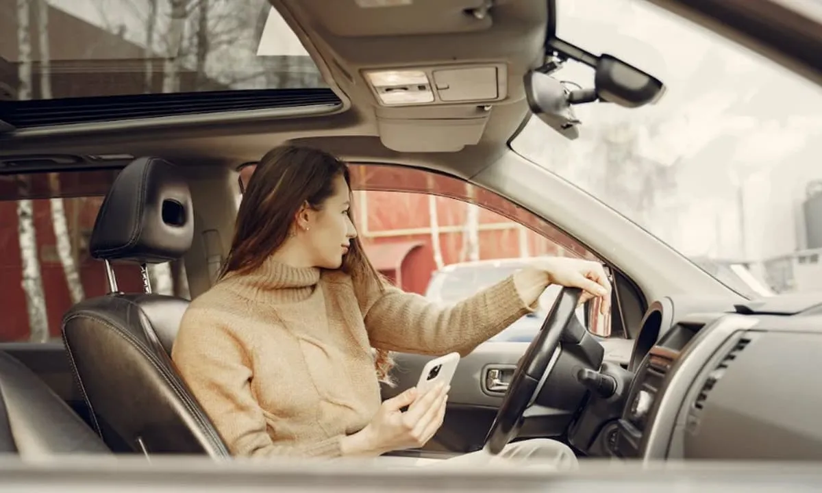 Saat ini terdapat banyak pilihan aplikasi untuk cek kondisi kesehatan mobil, salah satu aplikasi terbaik adalah FIXD. foto: pexels