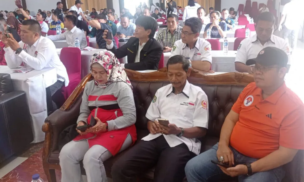 Tampak dalam gambar para peserta Rapat Kerja Provinsi KONI.