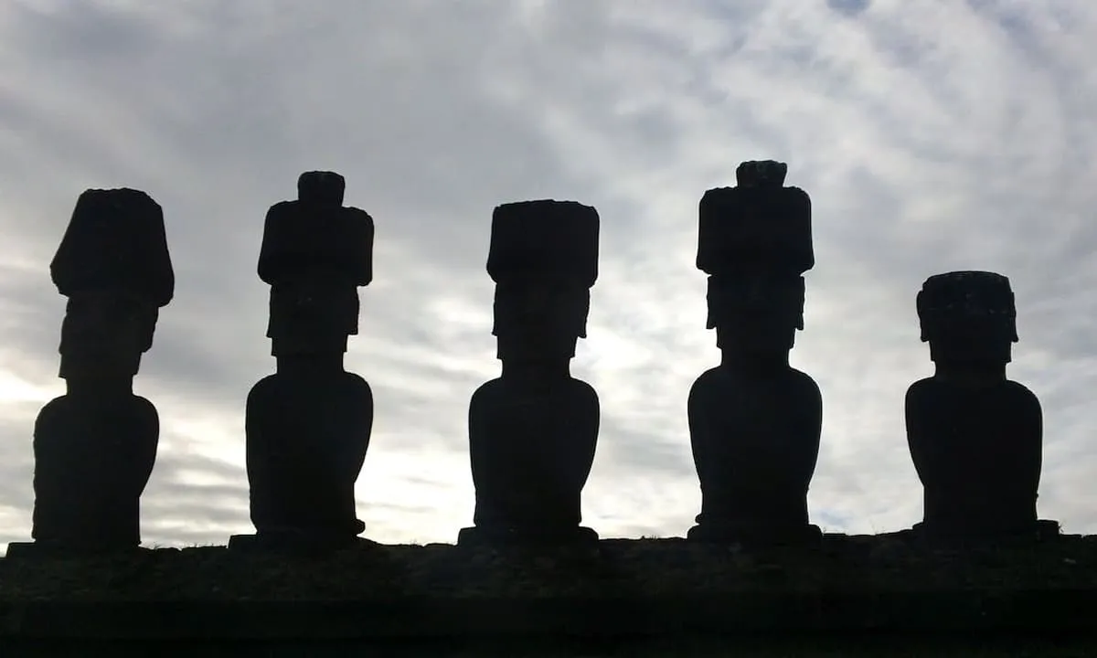 Patung-patung Moai di Pulau Paskah Chile. foto: pexels