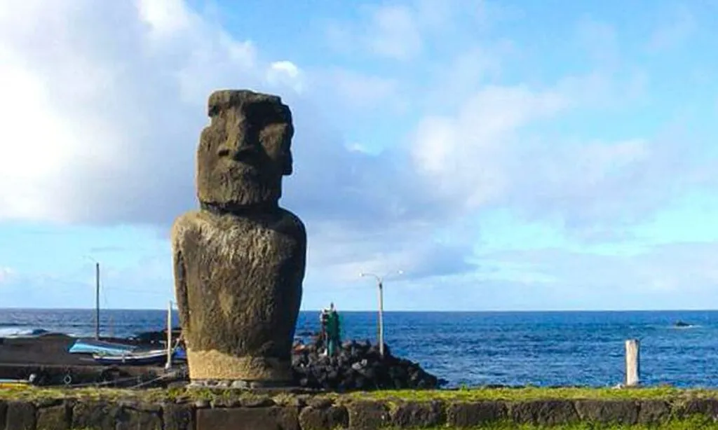 Patung-patung Moai. foto: wikipedia