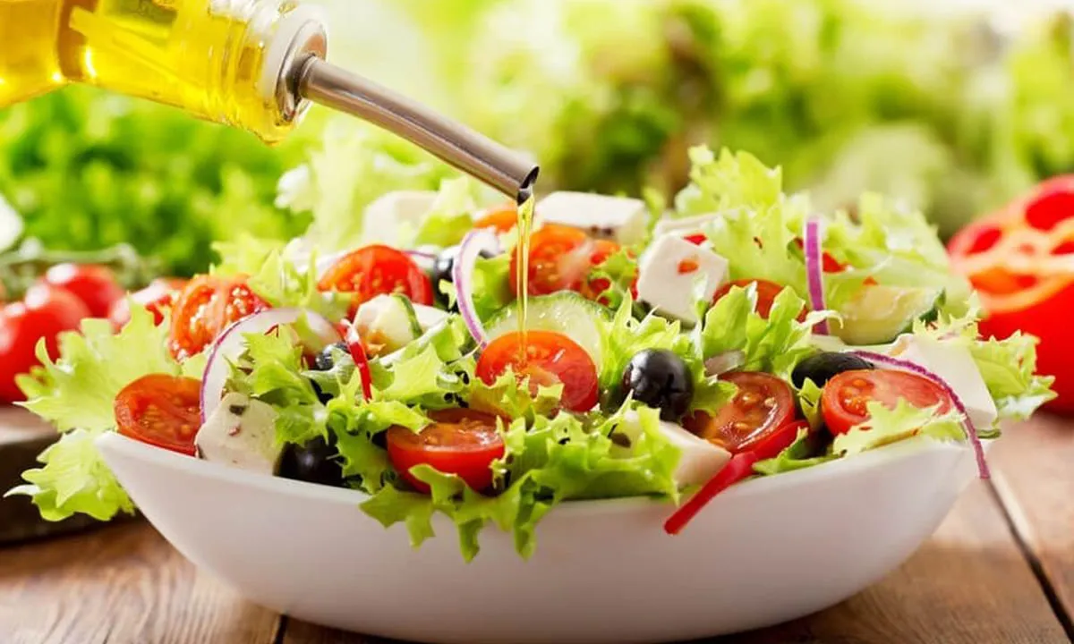 Dengan menerapkan 10 Resep Salad Kreatif menu buka puasa jadi tidak bikin bosenin.