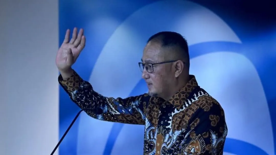 Direktur Jenderal Aplikasi Informatika (Dirjen Aptika) Kementerian Komunikasi dan Informatika, Semuel A. Pangerapan, mengumumkan pengunduran dirinya.