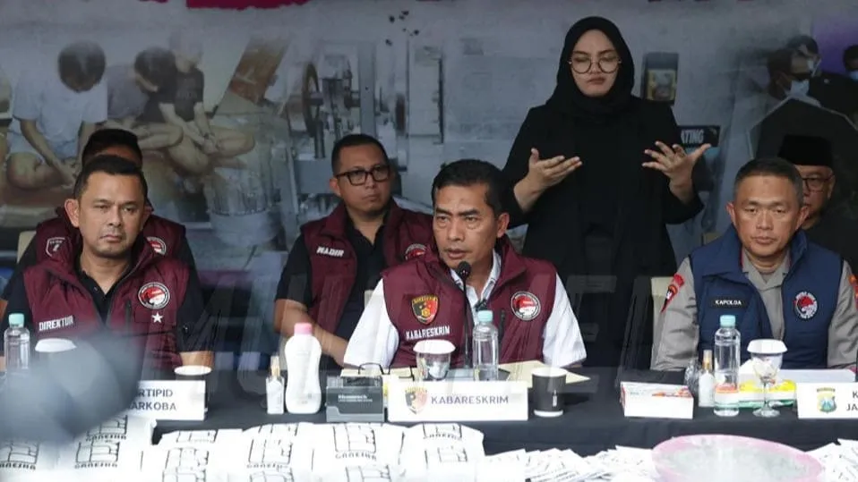 Konferensi pers Pabrik Narkoba Terbesar di Indonesia Dibongkar di Malang.