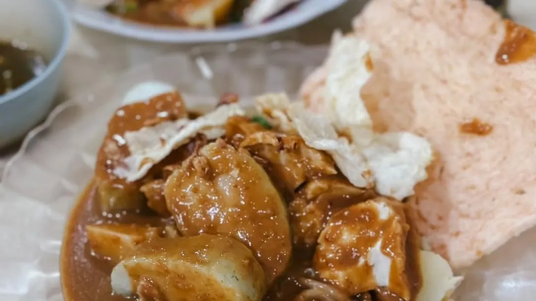 Legendaris, gado-gado bon bin Menteng, Jakarta.