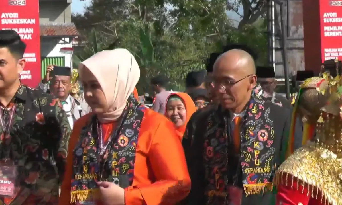 Tiba di PU Kepahiang, Paslon RIANG Mendaftar ke KPU dengan Dukungan Penuh.