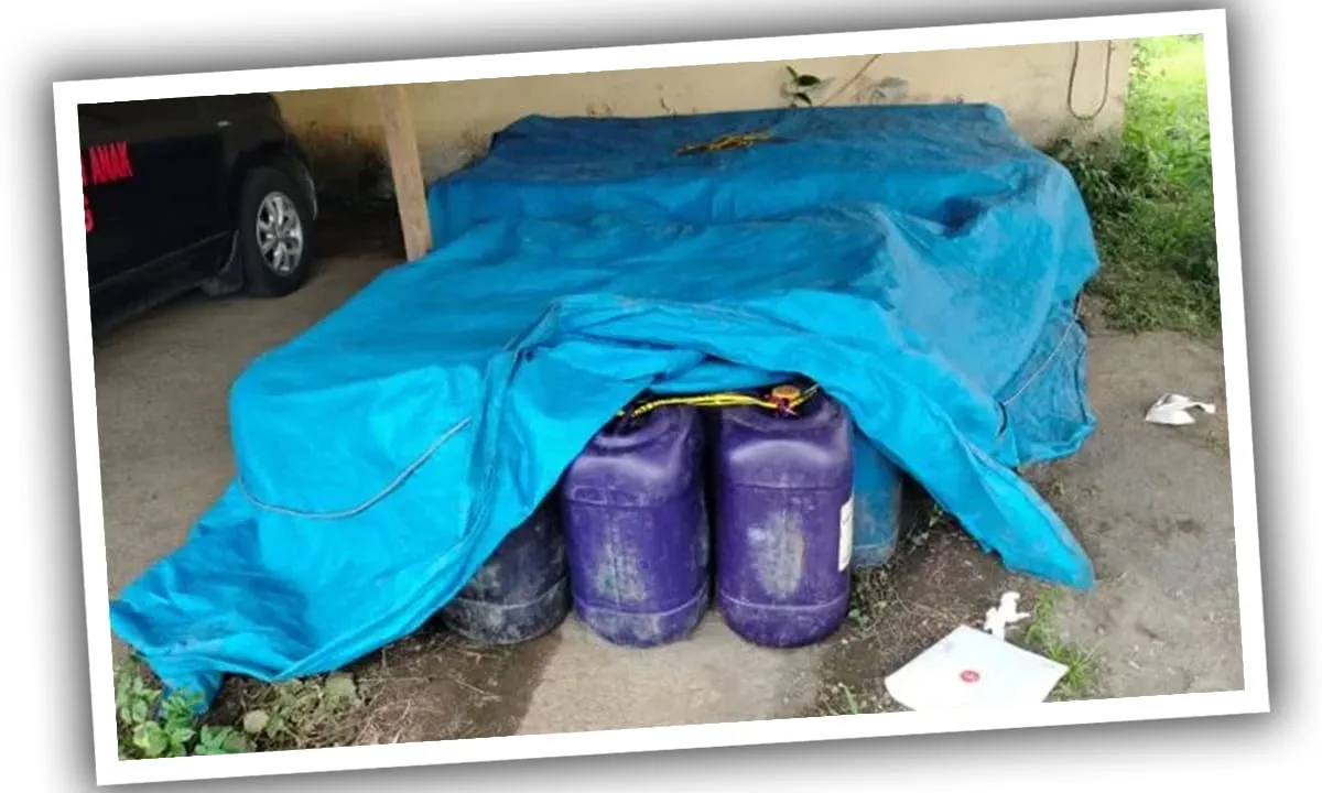 BBM oplosan jenis pertalite yang diamankan dari rumah pelaku di Kepahiang - hasil pengungkapan kasus oleh Satreskrim Polres Kepahiang.