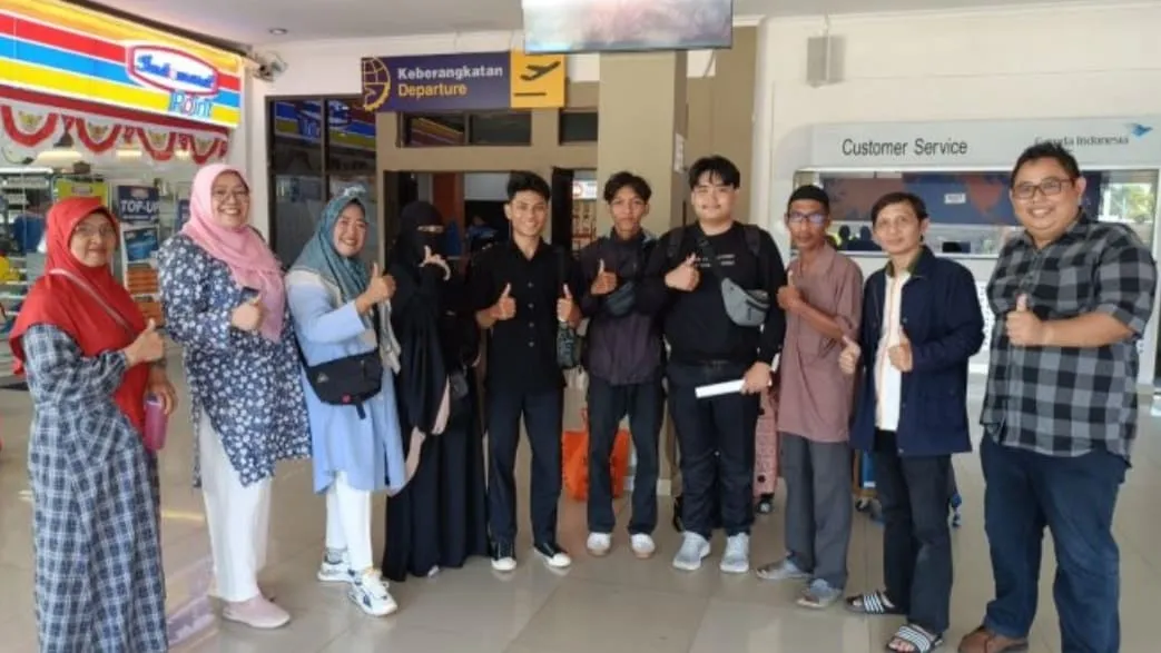 Tiga mahasiswa Universitas Muhammadiyah Bengkulu, Wahyu Austin, Muhammad Parli, dan Uas Gna, berangkat menuju Thailand Selatan dalam program magang mengajar.