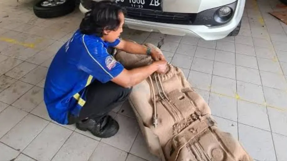 Agar kendaraan optimal, sebaiknya secara teratur menguras Tangki Minyak Mobil.