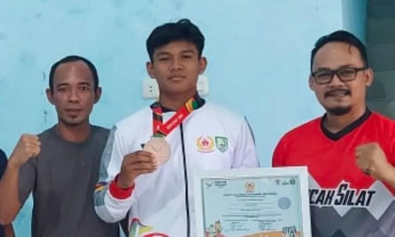Muhammad Alex Sander, pesilat muda Kabupaten Kepahiang berhasil meraih medali perunggu di Pekan Olahraga Nasional (PON) XXI 2024
