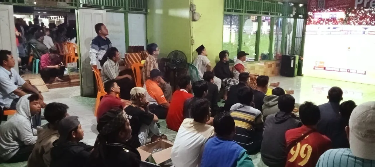 Nobar antara timnas Indonesia vs Australia di posko DISUKA