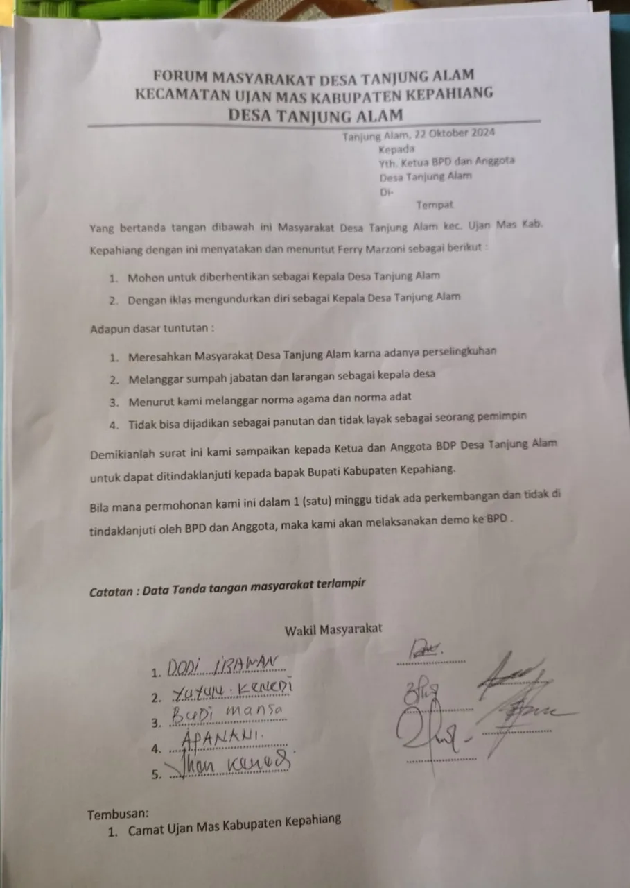 Surat desakan mundur dari warrga terhadap Kades Tanjung Alam Kepahiang