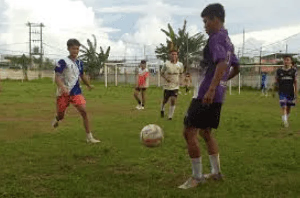 Pemain sepakbola Pra-Popnas Bengkulu saat melakoni TC berjalan yang dikoordinir Dispora Provinsi Bengkulu. FOTO: Tarmandi - Ngenelo.net