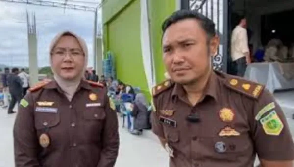 Kajari Kepahiang, Asvera Primadona, MH bersama Kasi Intel Nanda Hardika, MH saat konferensi pers.Ngenelo.net