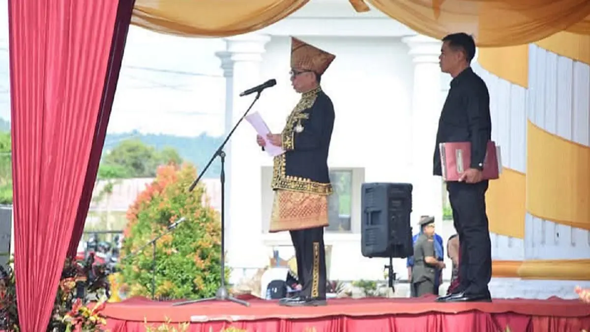 HUT Ke-21 Kabupaten Kepahiang, Bupati Kepahiang, Dr. Ir. H. Hidayatullah Sjahid MM IPU, menjadi inspektur upacara - Ngenelo.net