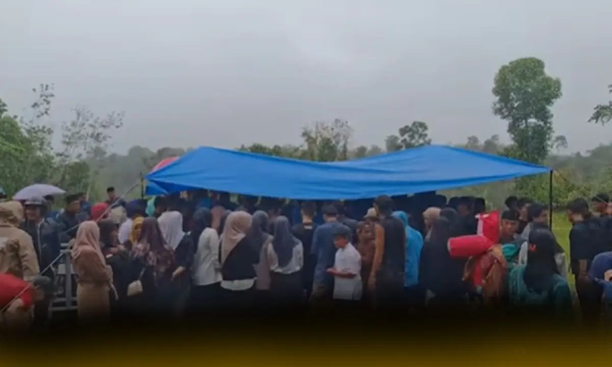 Pemakaman Daffa Rabbani A.L (18) Korban Wisata Palak Siring Kemumu yang di temukan meninggal dunia di duga terseret arus sungai - Ngenelo.net