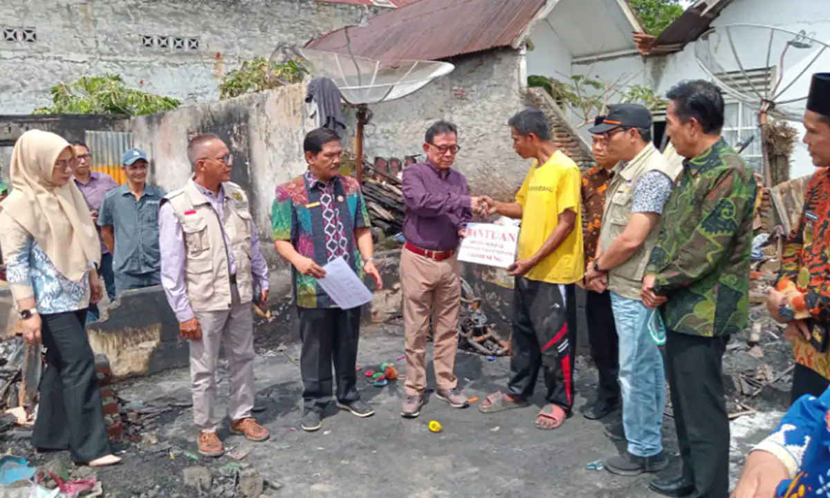 Pemkab Salurkan Bantuan Kepada Korban Kebakaran di Pasar Kepahiang.
