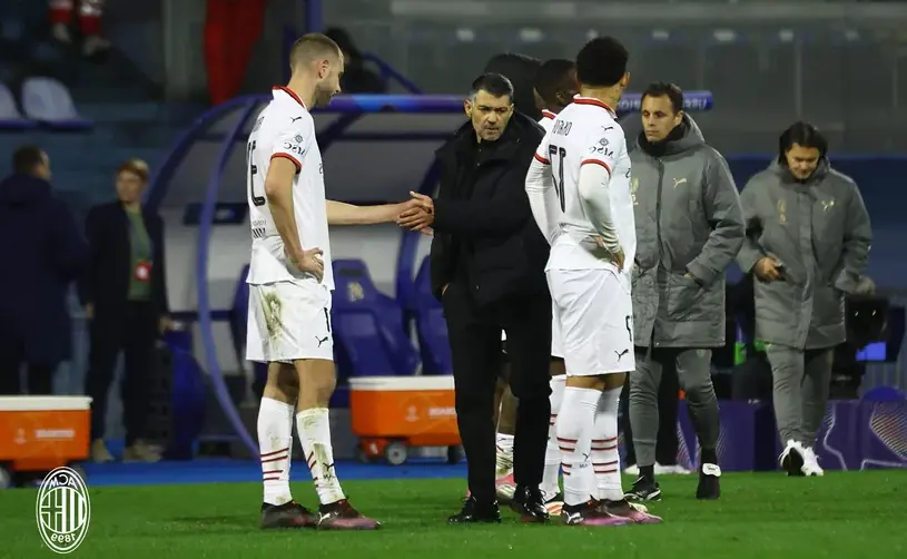 Kalah dipertandingan terakhir, membuat AC Milan harus melakoni babak playoff Liga Champions