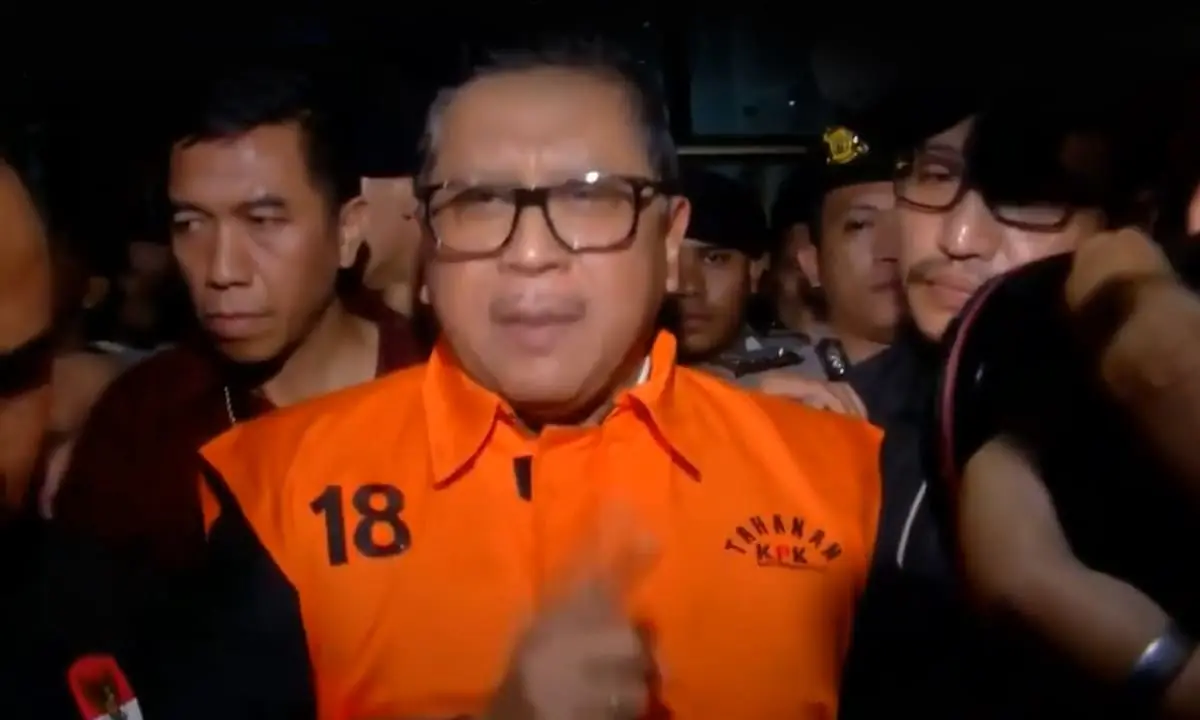 Sekretaris Jenderal (Sekjen) PDI-P, Hasto Kristiyanto, resmi di tahan oleh Komisi Pemberantasan Korupsi (KPK) terkait dugaan suap dan obstruction of justice dalam kasus Harun Masiku - Ngenelo.net