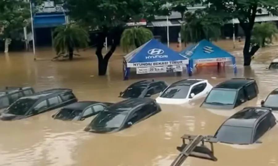 Banjir melanda Kota Bekasi pada Selasa 4 Maret 2025 – Foto Ist – Ngenelo.net
