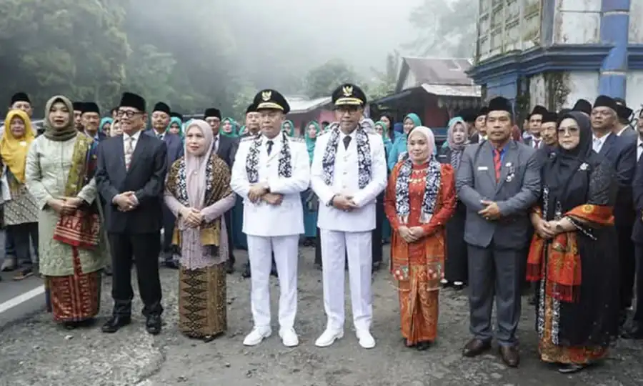 Bupati dan Wakil Bupati Kepahiang, H. Zurdi Nata dan Abdul Hafizh, resmi dilantik dan diarak meriah di Kabupaten Kepahiang. Foto Kominfo Kepahiang - Ngenelo.net