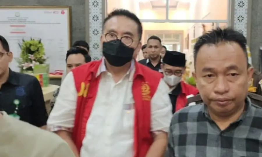 Mantan Gubernur Bengkulu Ridwan Mukti menjadi tersangka dan ditahan kasus korupsi izin kebun sawit Musi Rawas - Ngenelo.net