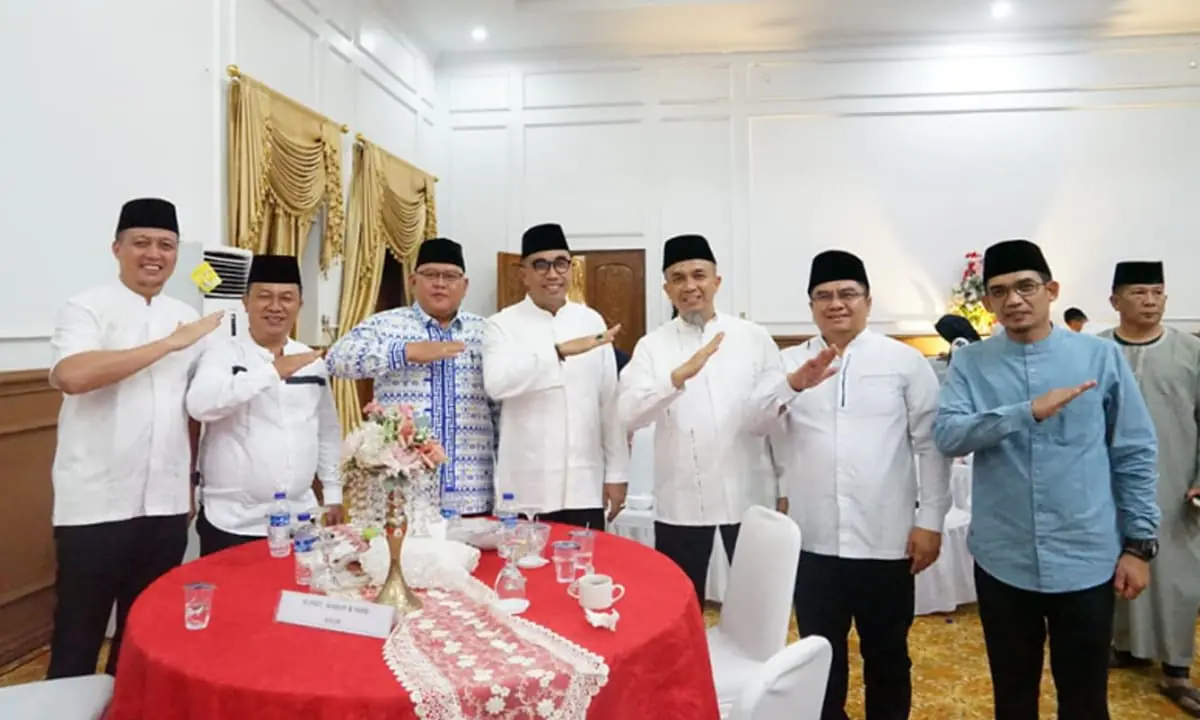 Wakil Bupati Kepahiang, Ir. Abdul Hafizh, M.Si, bersama Forkopimda Kabupaten Kepahiang, menghadiri acara ramah tamah dan buka puasa bersama Gubernur Bengkulu Helmi Hasan dan Wakil Gubernur Bengkulu Mian.