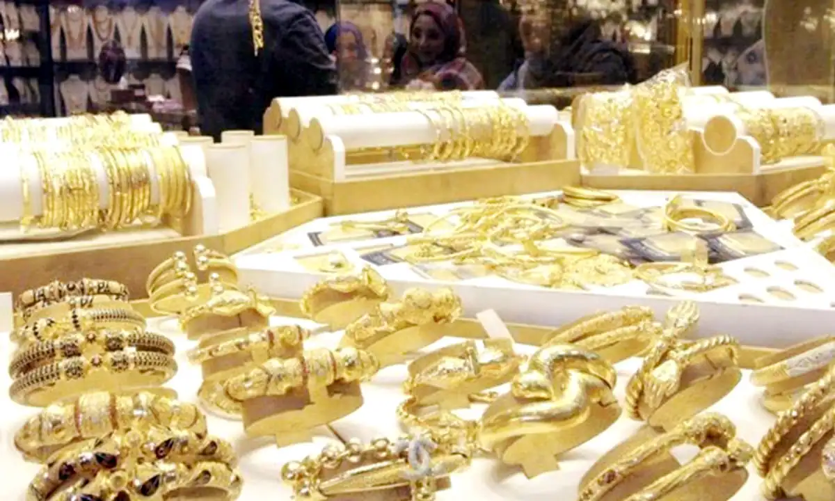 Penyebab Harga Emas Turun. Namun pembeli tetap rela antri sejak subuh karena harga emas diprediksi bakal tembus Rp2 juta.