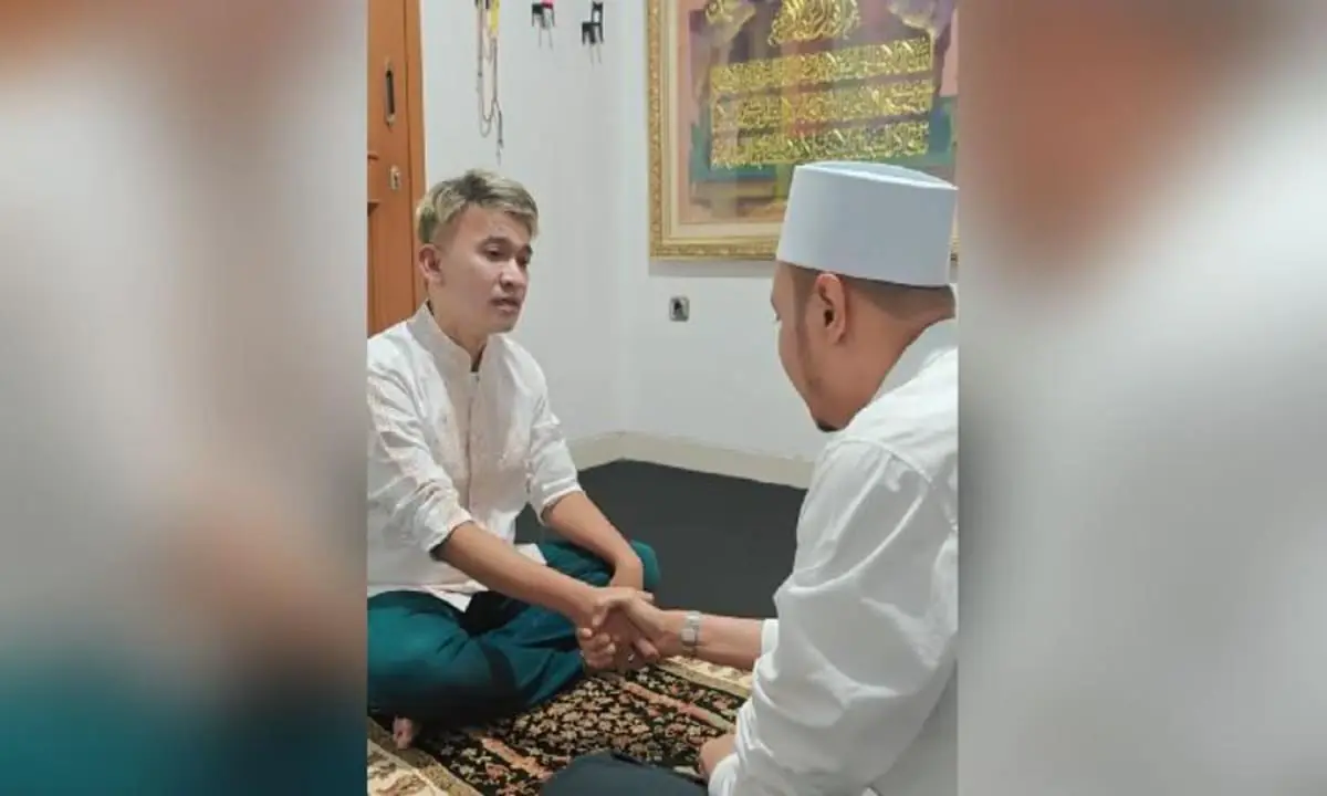 Ruben Onsu jadi Mualaf dengan bimbingan Habib Usman Bin Yahya.