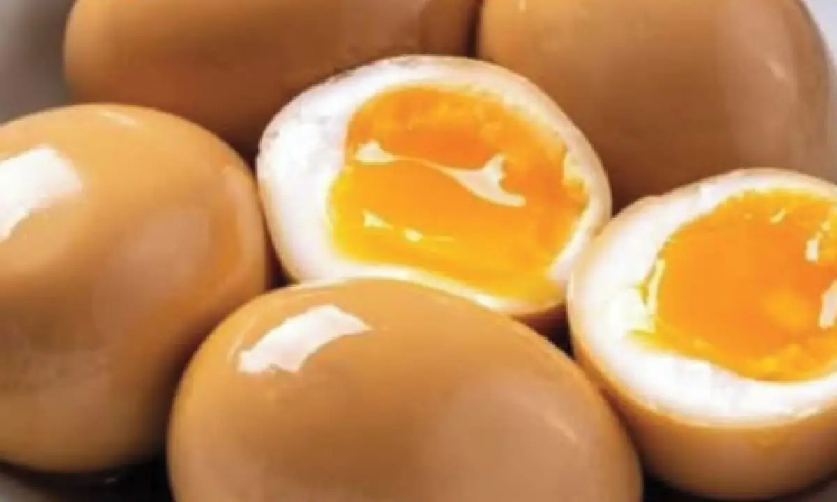 Salah satu makanan yang sangat populer dan sering di jadikan pilihan sarapan atau lauk adalah telur rebus.