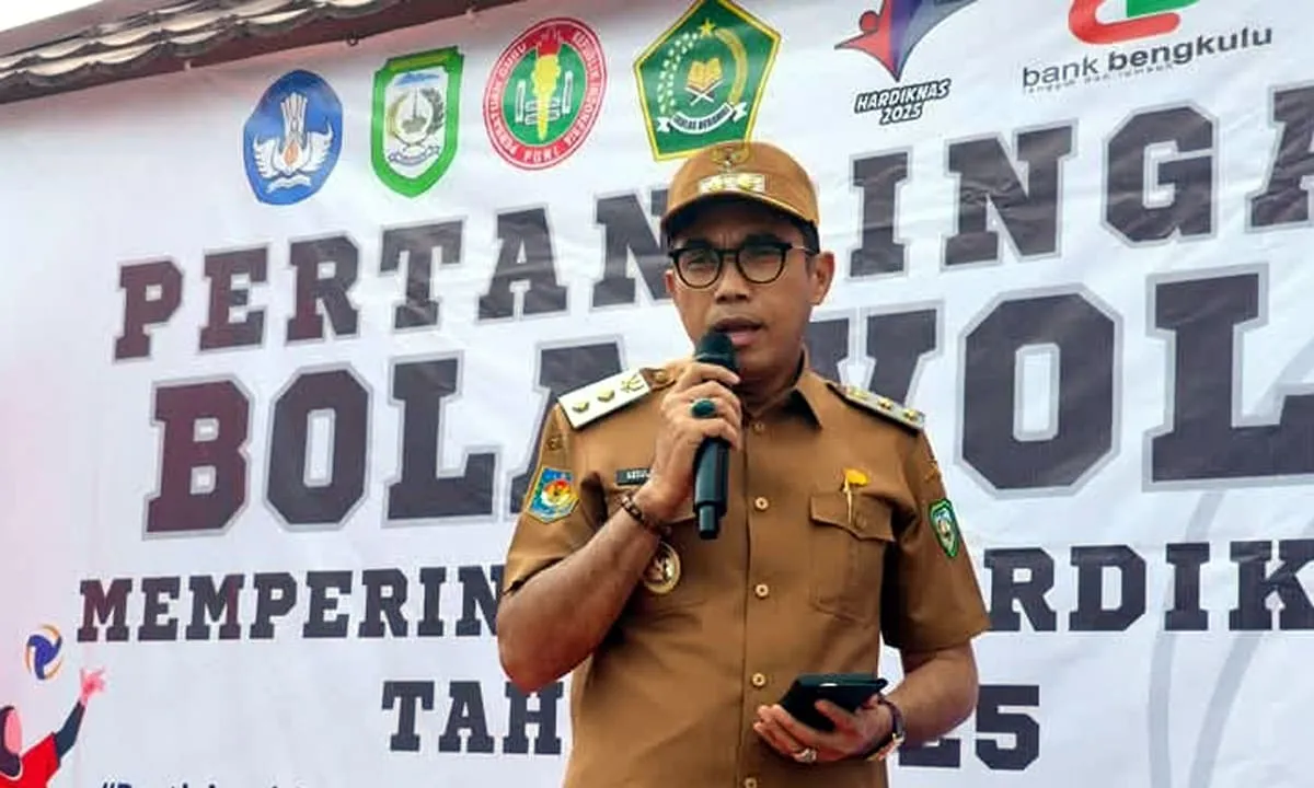 Wakil Bupati Kepahiang Ir. Abdul Hafizh.,M.Si pada Senin 28 April 2025 resmi membuka Turnamen Voli Hardiknas 2025.