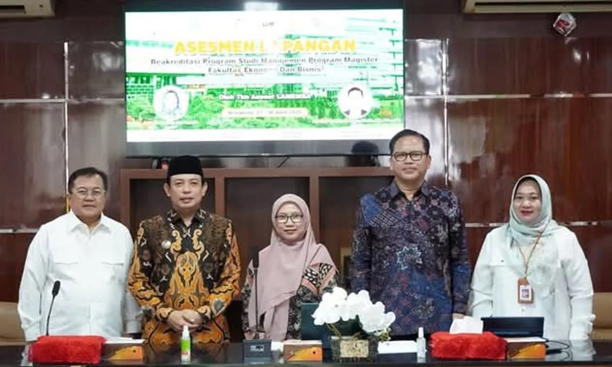 Walikota Bengkulu Dr. Dedy Wahyudi, SE, MM dan Rektor UMB Dr. Susiyanto, M.Si saat menghadiri Asesmen Lapangan Magister Manajemen Universitas Muhammadiyah Bengkulu.