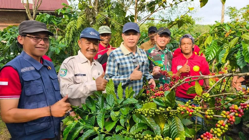 Bupati Kepahiang H. Zurdi Nata, S.Ip saat menghadiri Lomba Kebun Kopi.