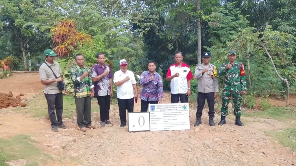 Titik Nol Jalan Lapen Desa Air Sebayur Diresmikan Bersama Babinsa dan Babinkamtibmas.