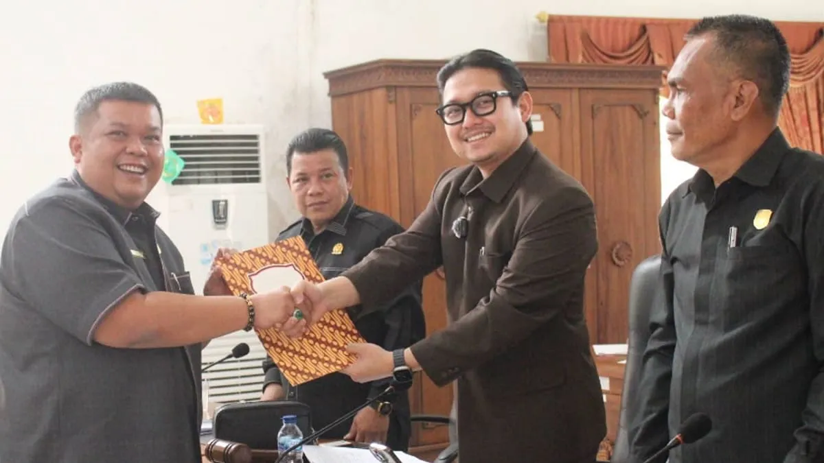 DPRD serahkan laporan pembahasan KU-PPAS perubahan APBD Kabupaten Kepahiang 2025. Foto - Humas DPRD Kepahiang