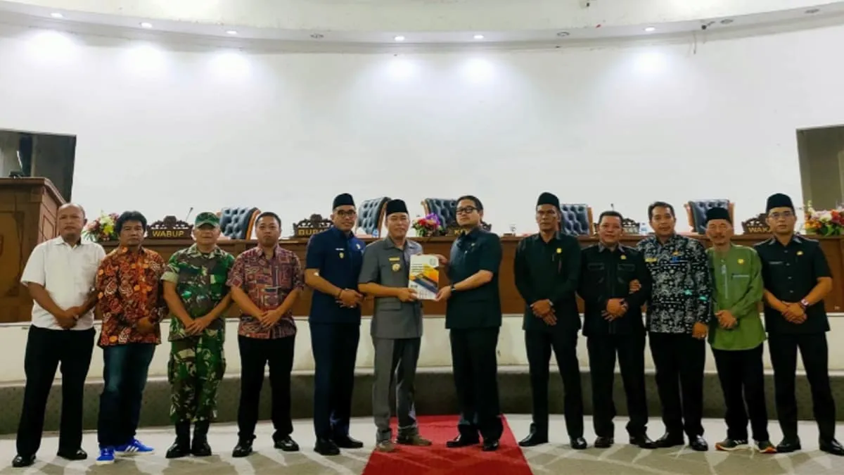 Bupati Kepahiang, H. Zurdi Nata, S.IP menyampaikan Nota Pengantar KUA-PPAS APBD Kabupaten Kepahiang Tahun Anggaran 2026 dalam rapat paripurna DPRD.