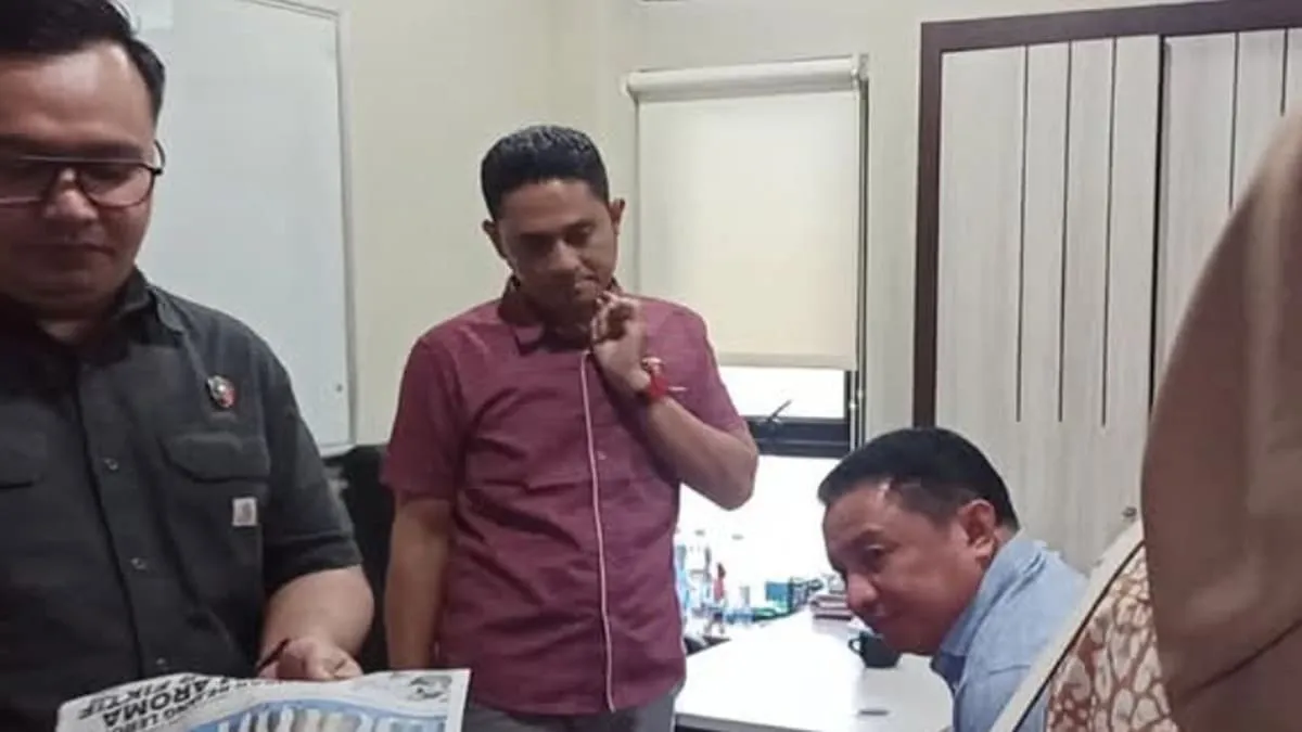 Direktur Utama (Dirut) PDAM Tirta Hidayah Kota Bengkulu, Samsu Bahri, memenuhi panggilan penyidik Subdit Tindak Pidana Korupsi (Tipidkor) Ditreskrimsus Polda Bengkulu pada Selasa 8 Juli 2025. Foto Ist