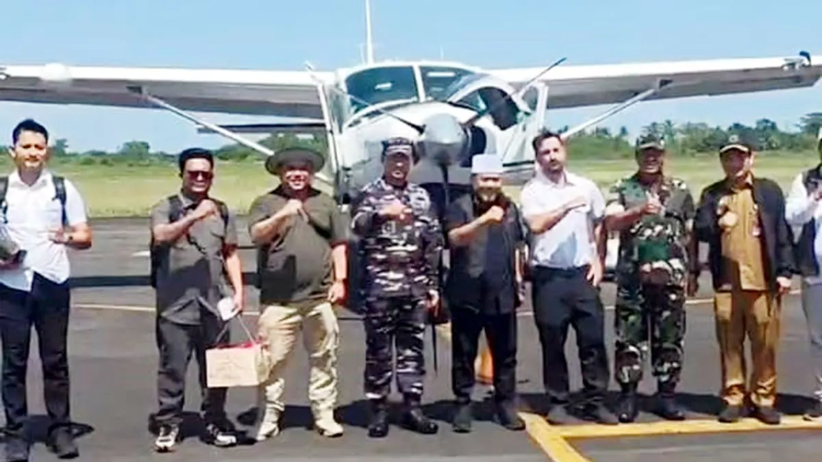 Gubernur Bengkulu Helmi Hasan berkantor di pulau Enggano menepati janjinya sekaligus membawa misi bantu rakyat Enggano.