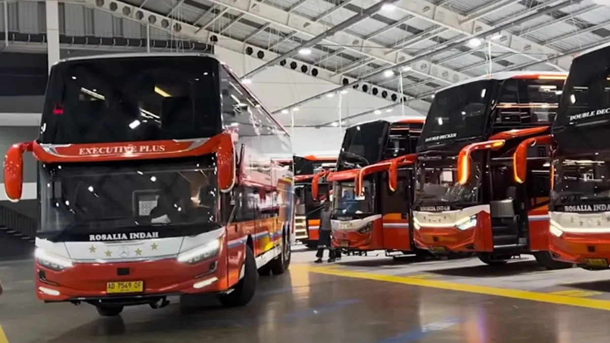 Karoseri Laksana rilis 4 Model di Pameran GIIAS 2025, salah satunya Double Decker Legacy SR3. Foto: Istimewa-Ngenelo.net