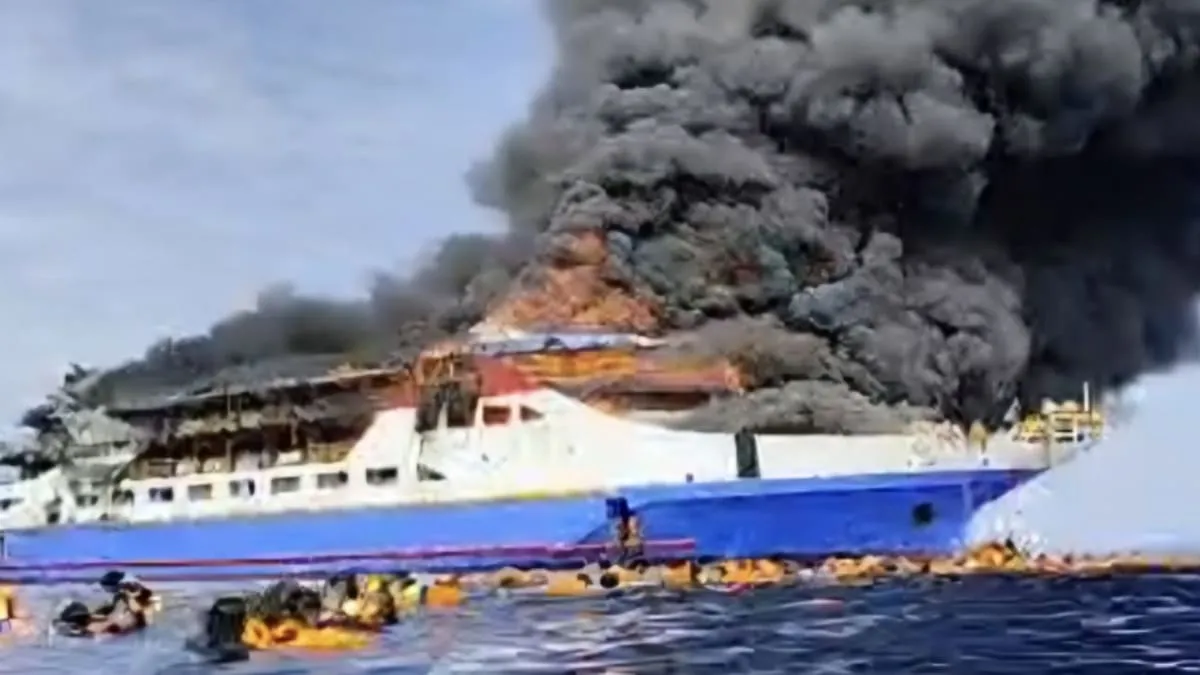 Kebakaran KM Barcelona 5 terjadi di perairan Pulau Talise, Minahasa Utara.